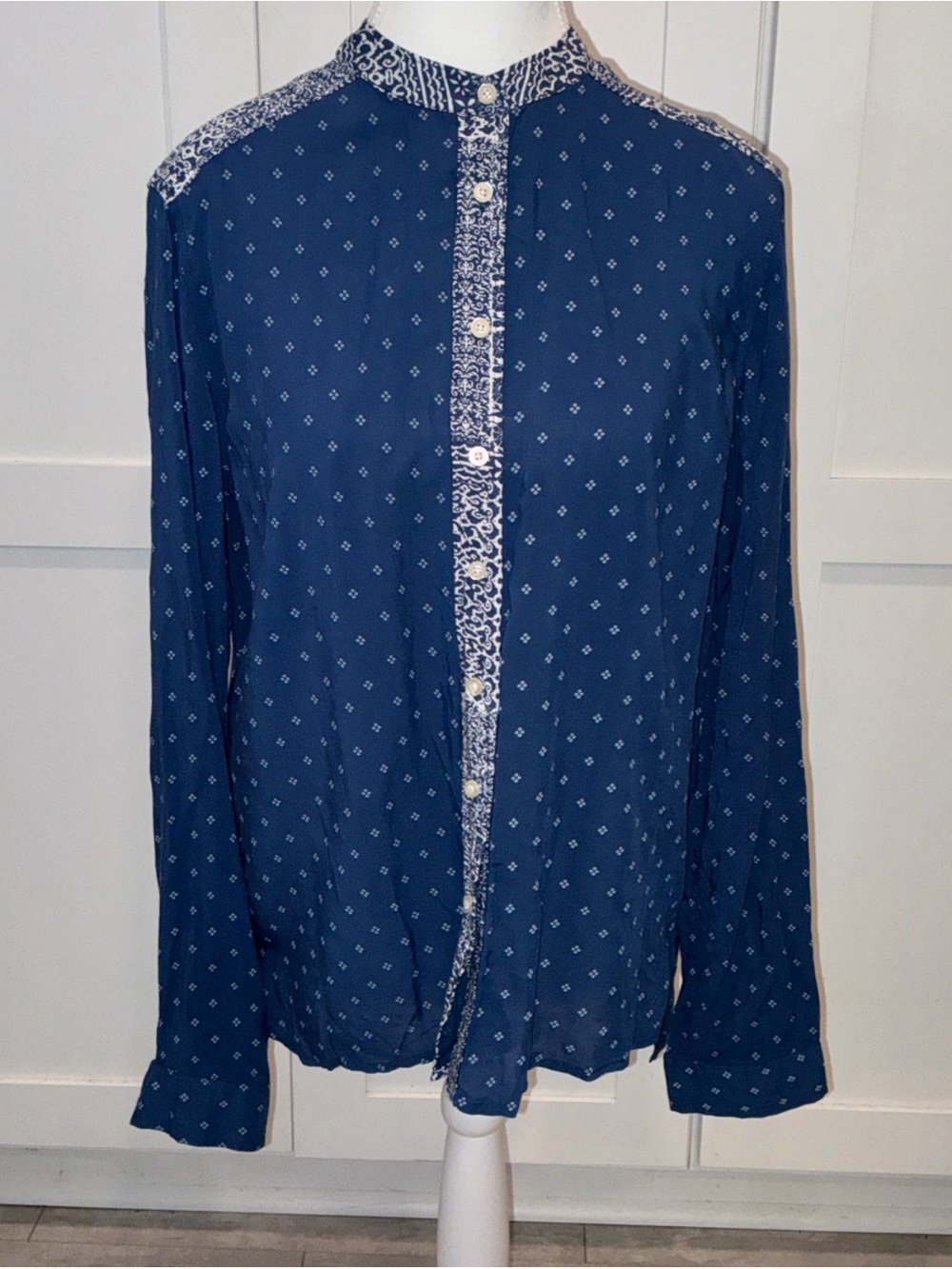 Aeropostale blue and white mix print button up shirt long sleeve size M women’s